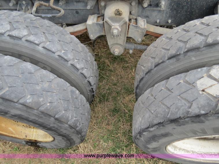 image for item B4572 1997 Mack CH613 Day Cab semi truck