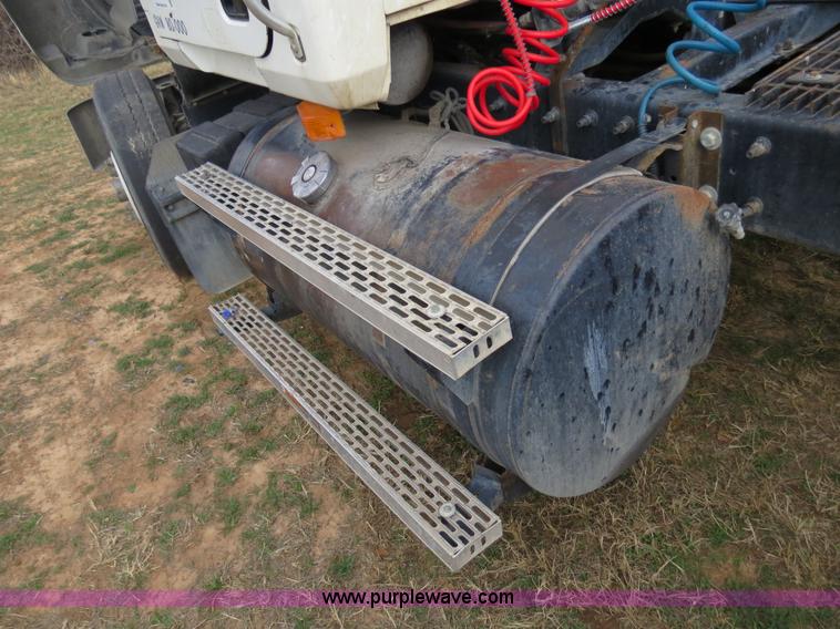 image for item B4572 1997 Mack CH613 Day Cab semi truck