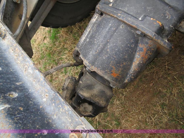 image for item B4572 1997 Mack CH613 Day Cab semi truck