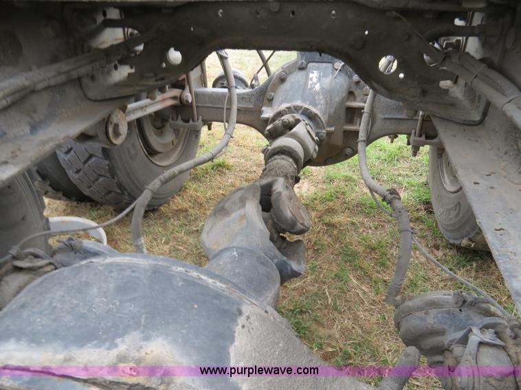 image for item B4572 1997 Mack CH613 Day Cab semi truck