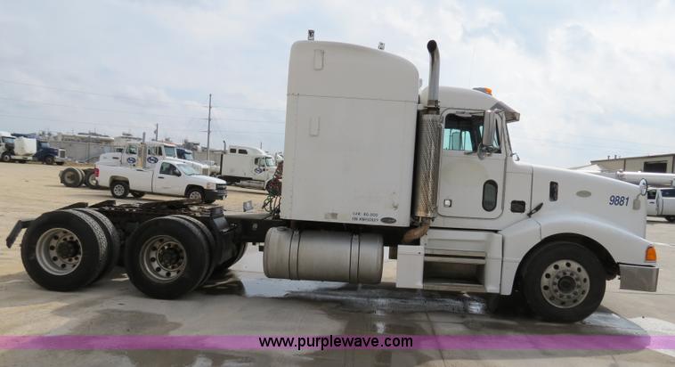 image for item B4573 1998 Peterbilt 377 semi truck