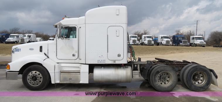 image for item B4573 1998 Peterbilt 377 semi truck