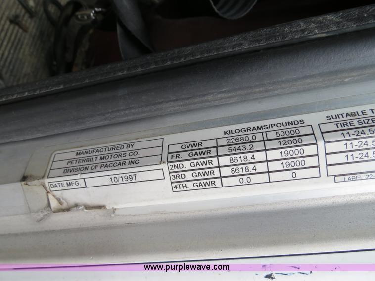 image for item B4573 1998 Peterbilt 377 semi truck