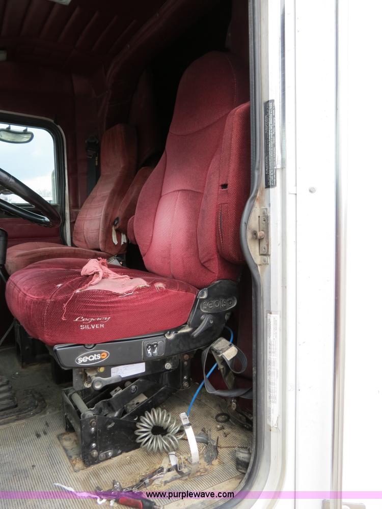 image for item B4573 1998 Peterbilt 377 semi truck