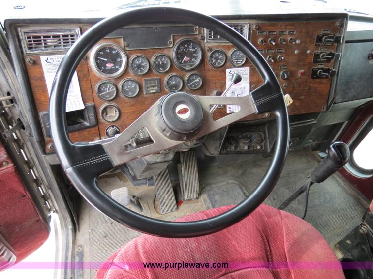 image for item B4573 1998 Peterbilt 377 semi truck