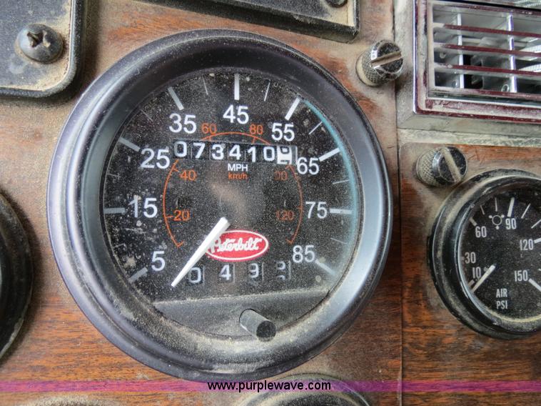 image for item B4573 1998 Peterbilt 377 semi truck
