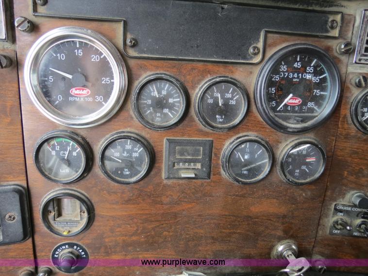 image for item B4573 1998 Peterbilt 377 semi truck