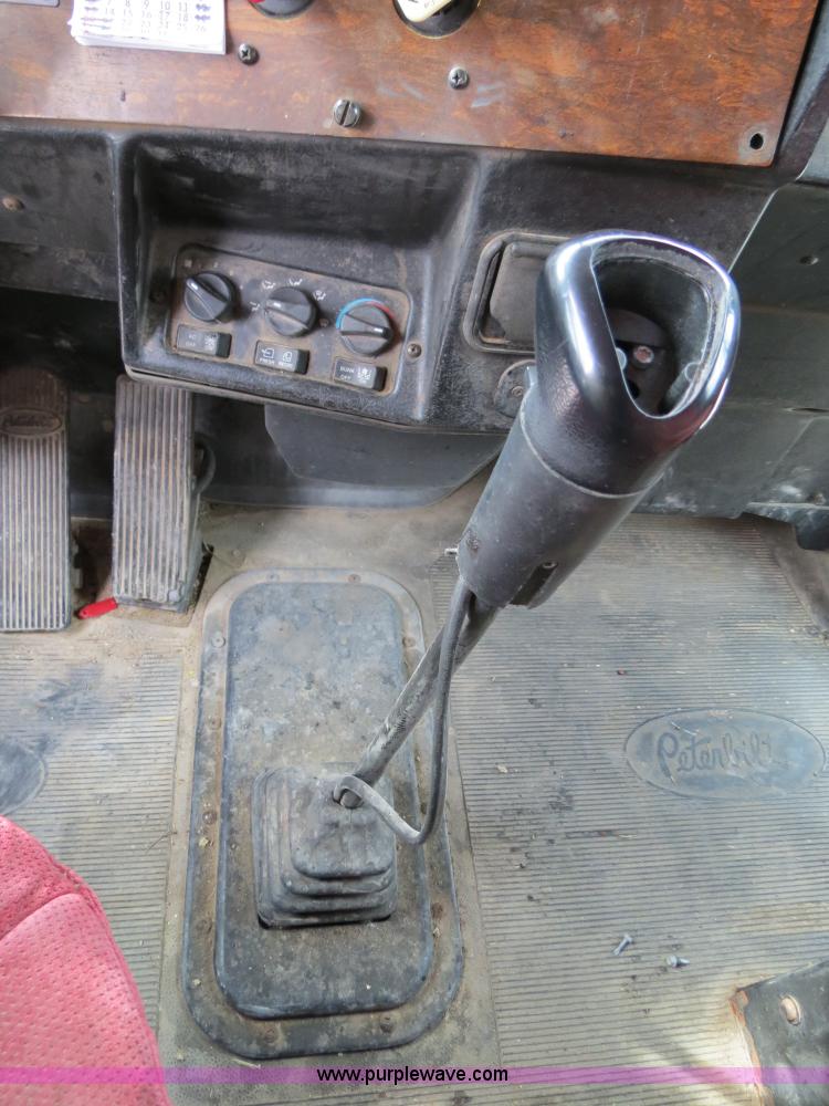 image for item B4573 1998 Peterbilt 377 semi truck