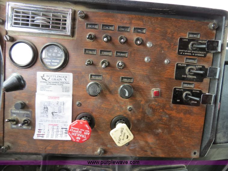 image for item B4573 1998 Peterbilt 377 semi truck