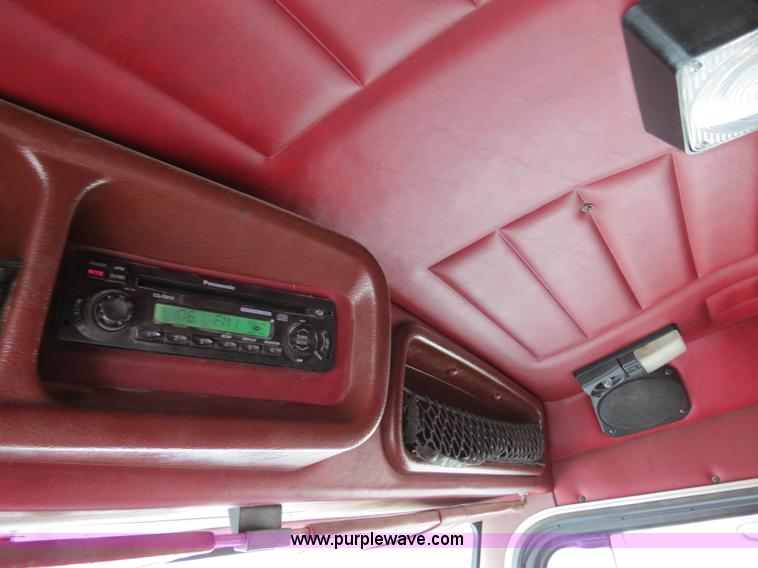 image for item B4573 1998 Peterbilt 377 semi truck