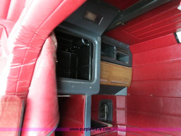 image for item B4573 1998 Peterbilt 377 semi truck