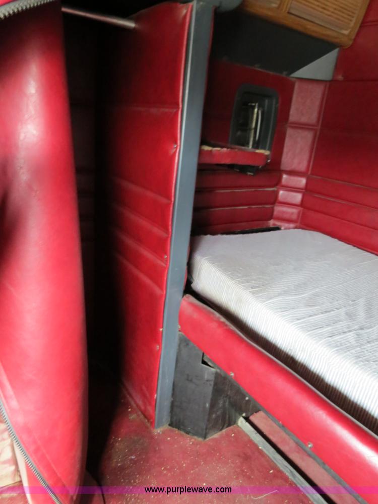 image for item B4573 1998 Peterbilt 377 semi truck