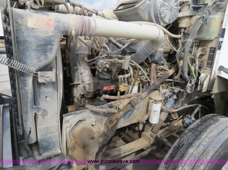 image for item B4573 1998 Peterbilt 377 semi truck