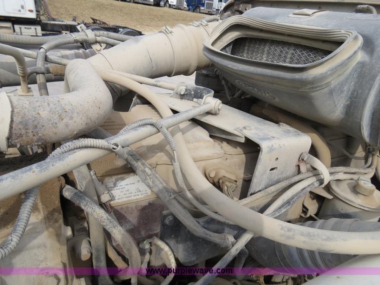 image for item B4573 1998 Peterbilt 377 semi truck