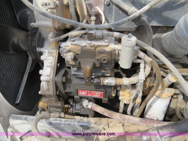 image for item B4573 1998 Peterbilt 377 semi truck