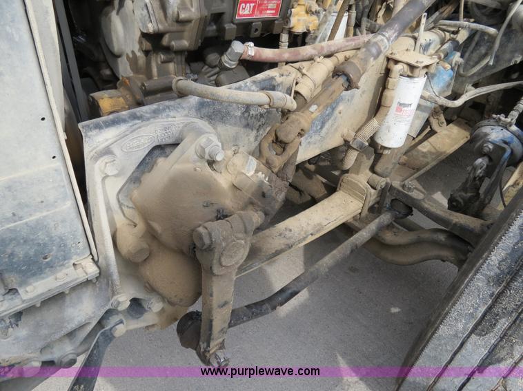 image for item B4573 1998 Peterbilt 377 semi truck