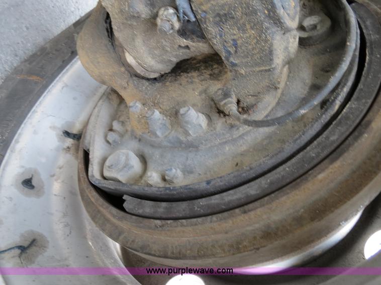 image for item B4573 1998 Peterbilt 377 semi truck