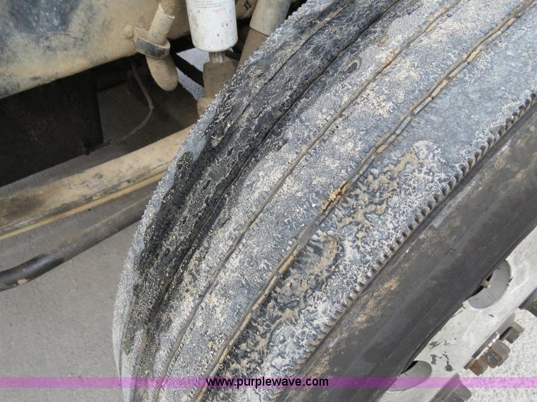 image for item B4573 1998 Peterbilt 377 semi truck