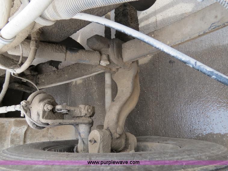 image for item B4573 1998 Peterbilt 377 semi truck