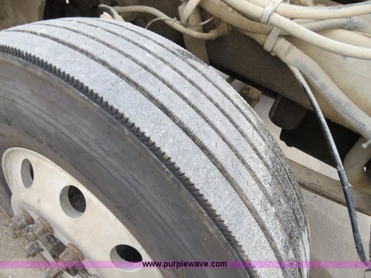 image for item B4573 1998 Peterbilt 377 semi truck