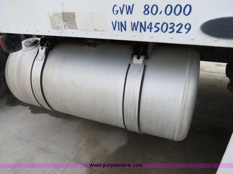 image for item B4573 1998 Peterbilt 377 semi truck