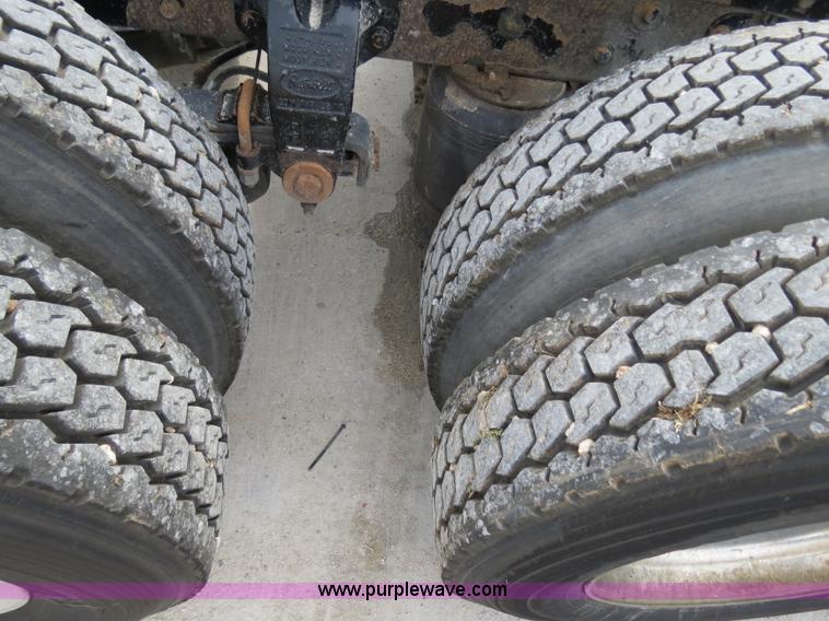 image for item B4573 1998 Peterbilt 377 semi truck