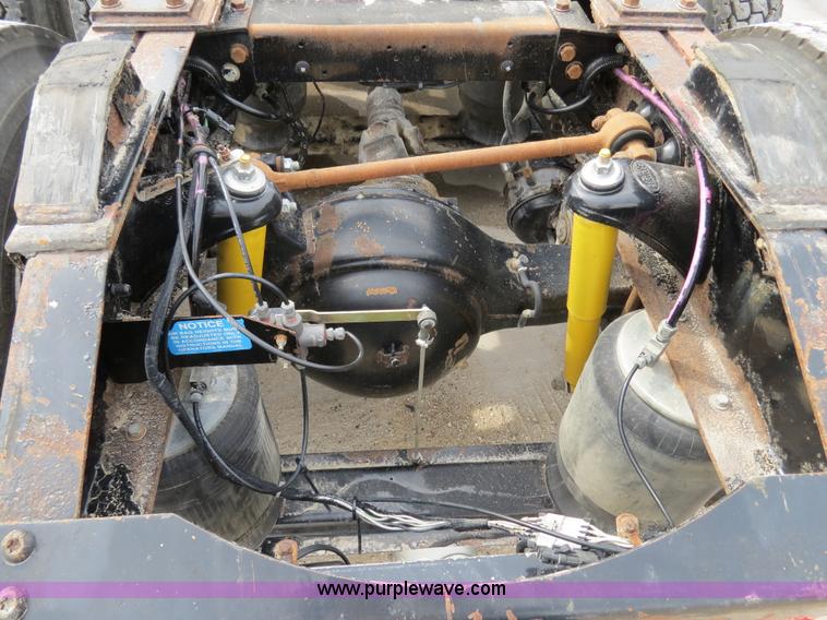 image for item B4573 1998 Peterbilt 377 semi truck