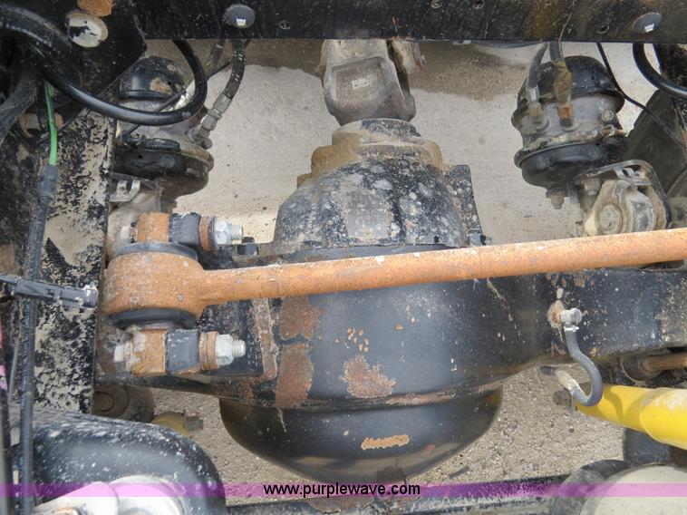 image for item B4573 1998 Peterbilt 377 semi truck