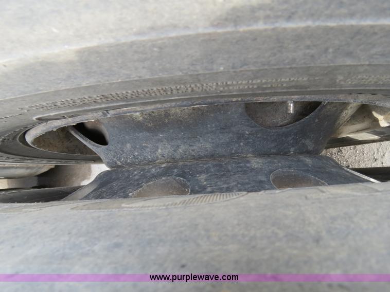 image for item B4573 1998 Peterbilt 377 semi truck