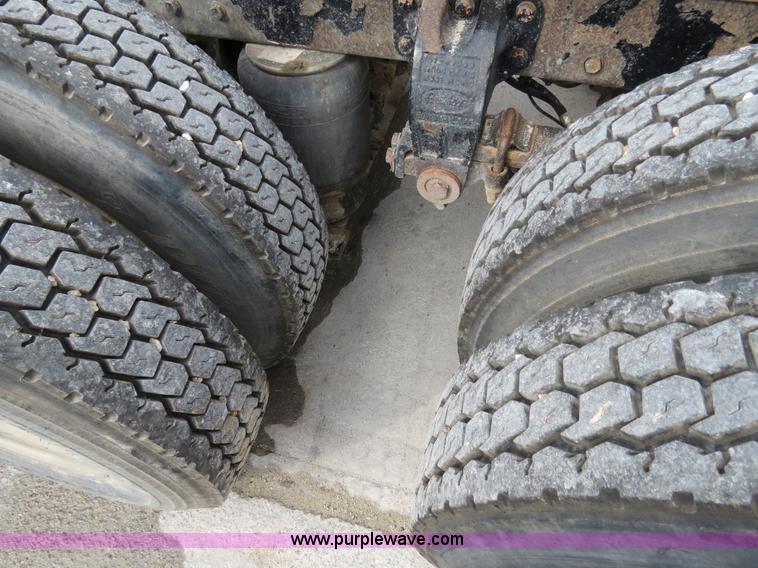 image for item B4573 1998 Peterbilt 377 semi truck