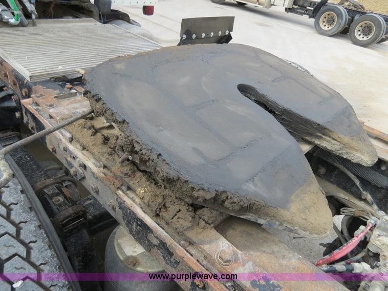 image for item B4573 1998 Peterbilt 377 semi truck