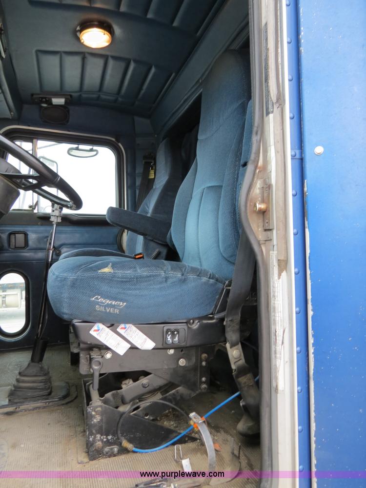 image for item B4574 1998 Peterbilt 377 semi truck