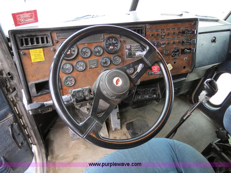 image for item B4574 1998 Peterbilt 377 semi truck