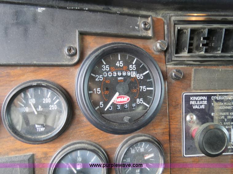 image for item B4574 1998 Peterbilt 377 semi truck