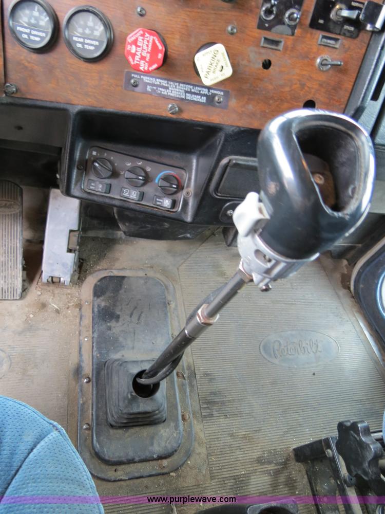 image for item B4574 1998 Peterbilt 377 semi truck