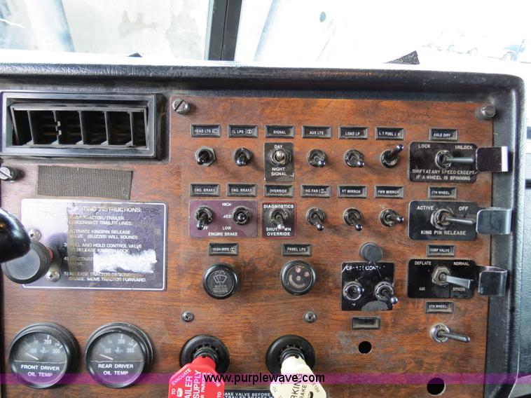 image for item B4574 1998 Peterbilt 377 semi truck