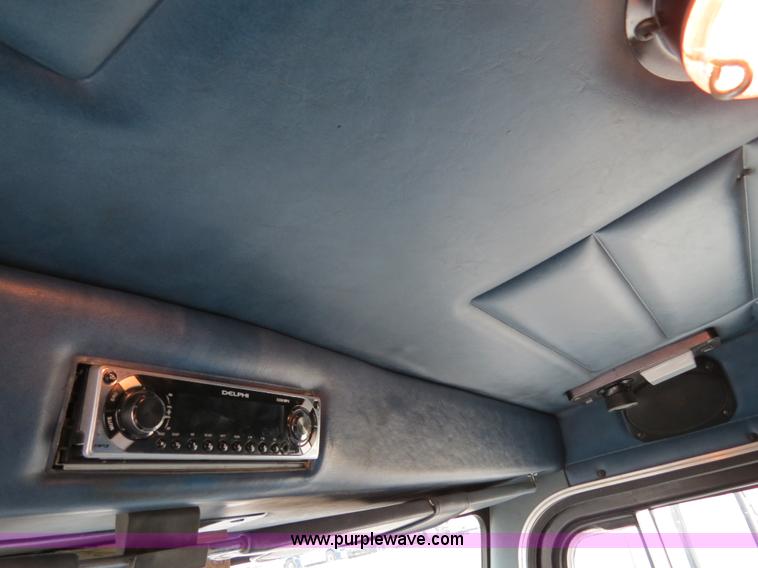 image for item B4574 1998 Peterbilt 377 semi truck