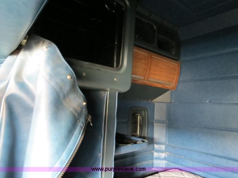 image for item B4574 1998 Peterbilt 377 semi truck