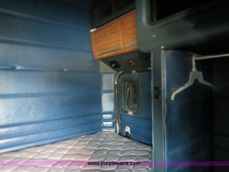 image for item B4574 1998 Peterbilt 377 semi truck