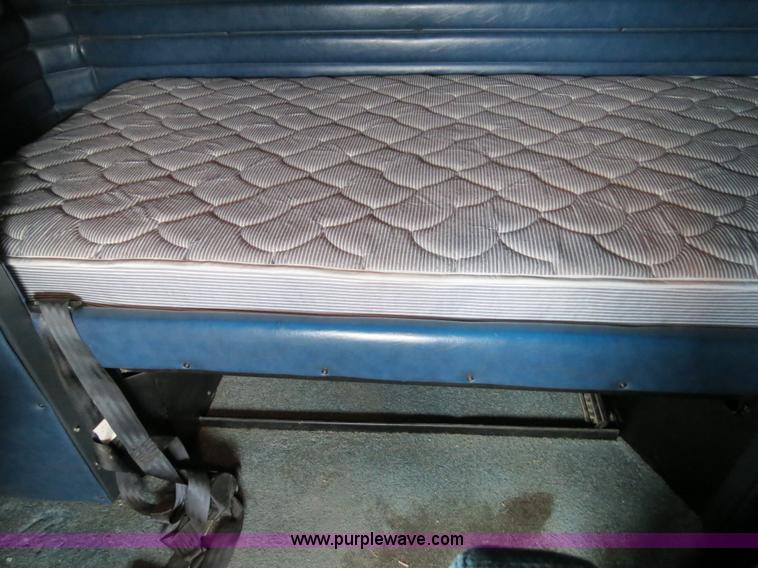 image for item B4574 1998 Peterbilt 377 semi truck