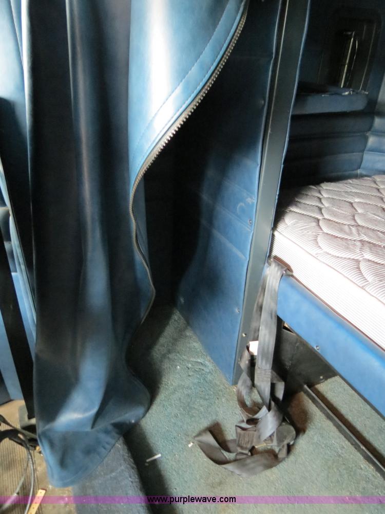 image for item B4574 1998 Peterbilt 377 semi truck