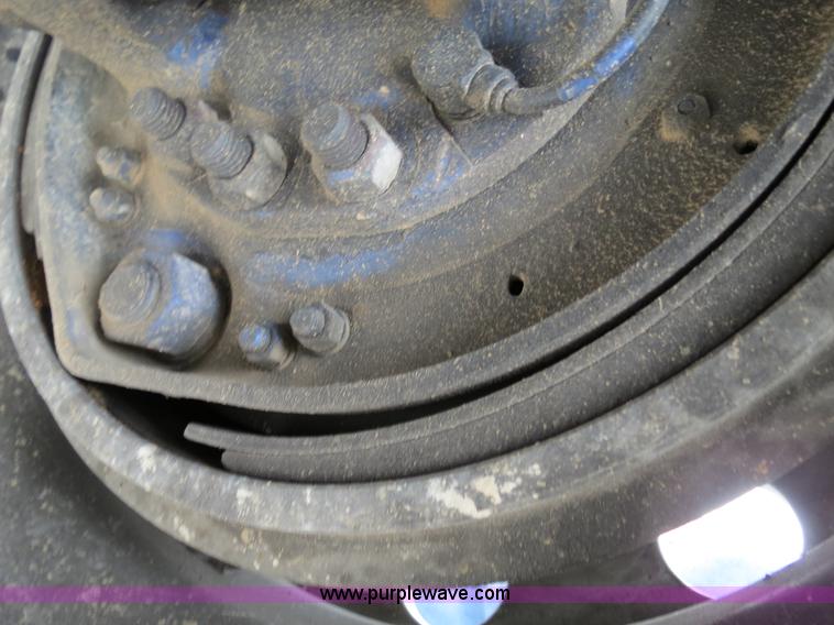 image for item B4574 1998 Peterbilt 377 semi truck