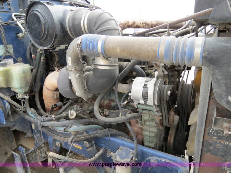 image for item B4574 1998 Peterbilt 377 semi truck