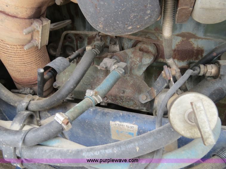 image for item B4574 1998 Peterbilt 377 semi truck