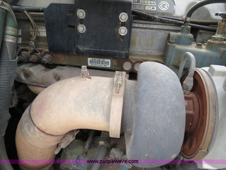 image for item B4574 1998 Peterbilt 377 semi truck