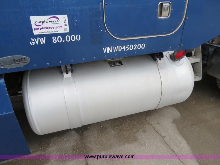 image for item B4574 1998 Peterbilt 377 semi truck