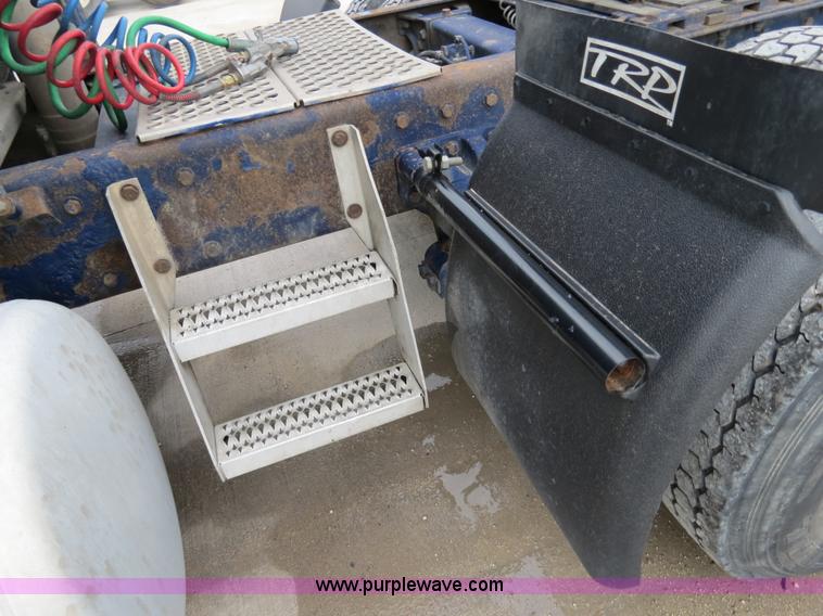 image for item B4574 1998 Peterbilt 377 semi truck