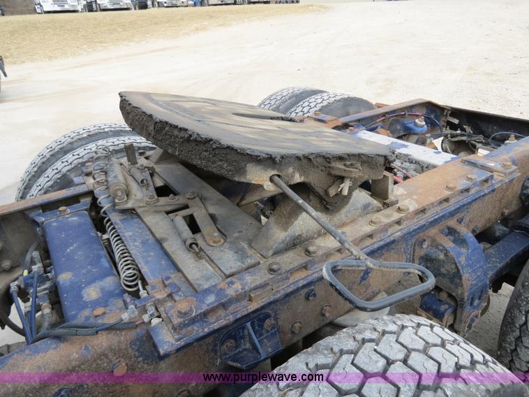 image for item B4574 1998 Peterbilt 377 semi truck