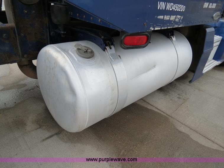 image for item B4574 1998 Peterbilt 377 semi truck