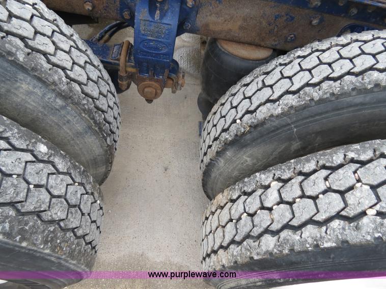 image for item B4574 1998 Peterbilt 377 semi truck